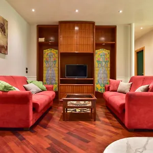 Elegant & Cozy In The Heart Of Apartment