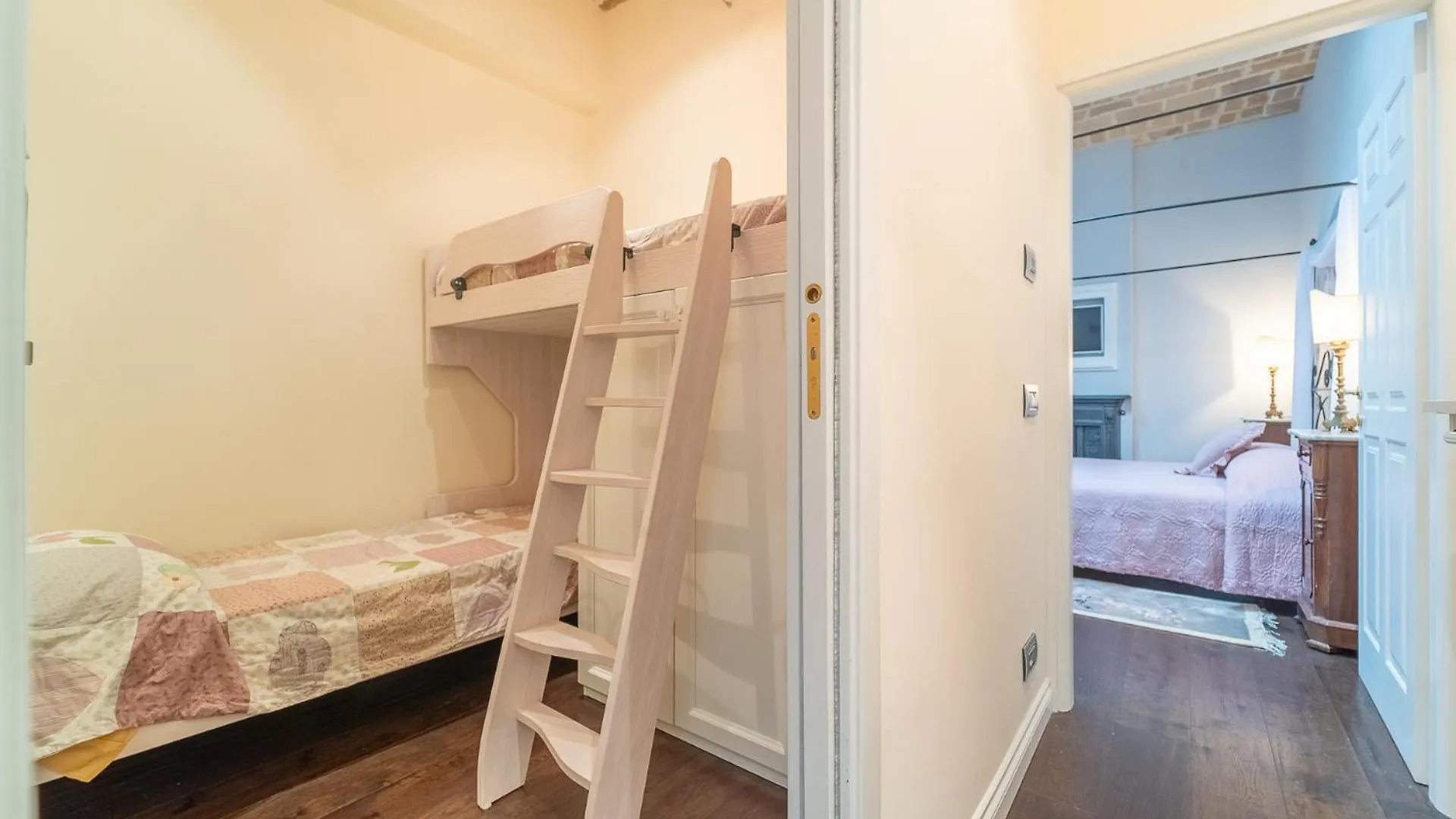 Apartment Family Retreat In The Heart Of The Ghetto By Houseeds Rome Italy
