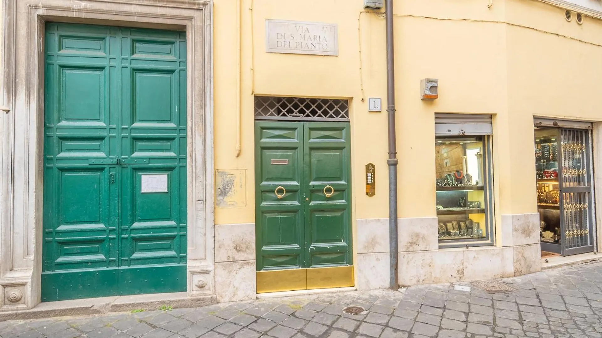 Family Retreat In The Heart Of The Ghetto By Houseeds Rome